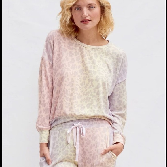 Sundry Pink Leopard Cozy Soft Crewneck Sweater Size Small - Picture 1 of 16